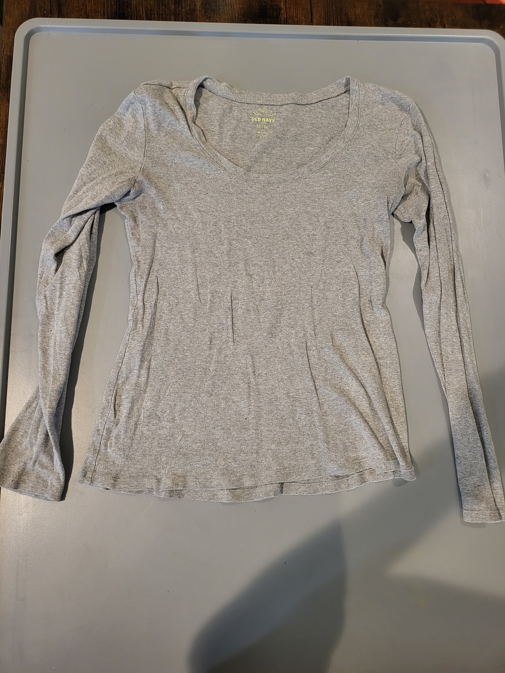 Old Navy Light Gray Long-Sleeve Scoop Neck Tee